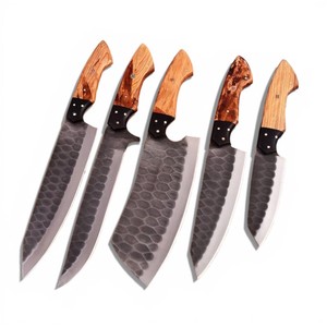 Couteau de Chef en Acier Inoxydable à Lame Martelée Style Antique Vintage Lames Tranchantes comme des Rasoirs Manches en Bois de Grenade Sac en Cuir BBQ - Product Image 1