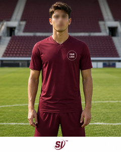 เสื้อฟุตบอลสั่งทำสีแดงเลือดหมู คอวี แบบคลาสสิก พิมพ์ชื่อทีมและหมายเลขด้วยเทคนิค Sublimation แห้งเร็ว ขายส่ง รับผลิตแบบ OEM - Product Image 3