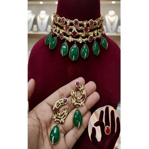 ชุดเครื่องประดับงานแต่งงาน ประกอบด้วยสร้อยคอแบบโชคเกอร์ประดับโมอิสซาไนต์แท้แบบดับเบิ้ล พร้อมต่างหูและแหวนปรับขนาดได้ ประดับด้วยลูกปัดเคลือบทองคุณภาพพรีเมียมระดับรอยัล - Product Image 1