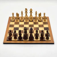 Planches d'échecs en bois Aimant en bois portable écologique Planches de jeu d'échecs Pièces d'échecs imprimées dans une boîte en bois