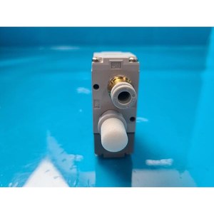 Vanne pneumatique à 3 ports SMC VPA342-1-02B, utilisée comme pièce détachée pour équipement semi-conducteur d'occasion - Product Image 2