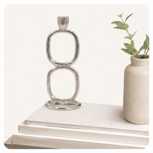 Porte-bougie en aluminium au design moderne, double boucle, finition argentée polie, pour bougies coniques, idéal pour les tables de mariage - Product Image 4