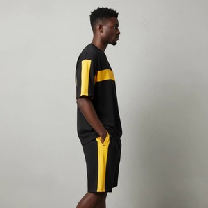 Conjunto de Camiseta y Pantalones Cortos para Hombre, Cuello Redondo, Bloques de Color en Contraste Negro y Amarillo, Transpirable, Corte Holgado, Ropa Deportiva para Todas las Temporadas - Product Image 3