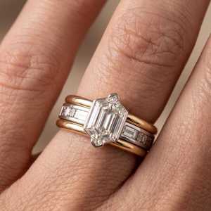 Anillo de Diamantes con Corte Hexagonal de Formas Elegantes, 1.01CT, Cultivado en Laboratorio, con Oro Amarillo de 14k, para Fiestas y Ocasiones Especiales, Clásico y Encantador para Ella - Product Image 2