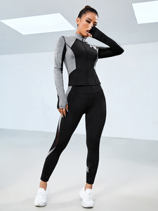Ensemble de yoga 2 pièces noir et gris à blocs de couleur, leggings taille haute longueur intégrale, sans couture, avec fermeture éclair, anti-transpiration et respirant - Product Image 1