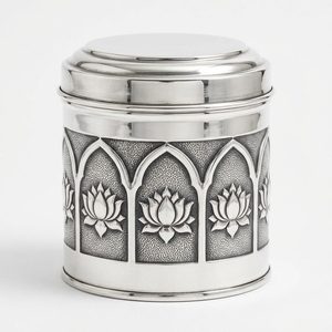 Portavelas de Latón Hecho a Mano de 10.5 cm con Placa Plateada Espejo y Repujado a Mano para Decoración del Hogar, Hoteles, Bodas, Embalaje en Caja para Mesa - Product Image 1