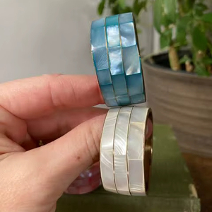 Anillo de servilleta de lujo hecho a mano con incrustaciones de nácar, el más vendido en decoración de mesa, muy moderno. - Product Image 1