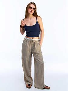 Top Corto de Tirantes Finos con Cuello Redondo para Mujer, Camisola Ajustada Estilo Y2K, Top de Moda Urbana con Logo Personalizado, Top de Boutique - Product Image 2