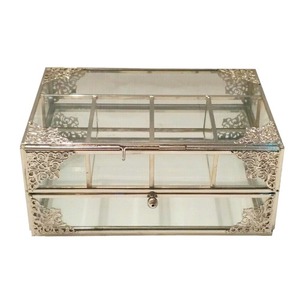 กล่องเก็บเครื่องประดับแก้วหรูหราพร้อมกรอบสีทอง กล่องโชว์เครื่องประดับกรอบโลหะแก้ว กล่องจัดระเบียบสุดหรู - Product Image 2