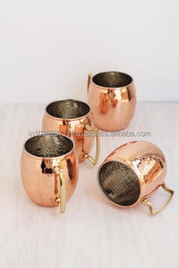 Tazas de cobre brillantes con detalles artesanales para servir cócteles de estilo lujoso y mesas temáticas vintage - Product Image 2