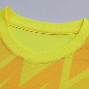 Camiseta de Fútbol Personalizada de Alta Calidad en Poliéster, Jersey con Impresión por Transferencia de Calor, Corte Automatizado, MOQ Bajo - Product Image 4