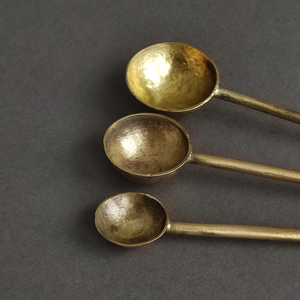 Cuillères doseuses en laiton forgé et bronze, ustensiles de mesure en métal faits à la main, cuillère de cuisine vintage, outil de service alimentaire durable - Product Image 2