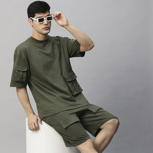 Conjunto de dos piezas personalizado de camiseta y pantalones cortos de alta calidad para hombre, conjunto de camisa y pantalones cortos de algodón para hombre, corte holgado y cómodo. - Product Image 5