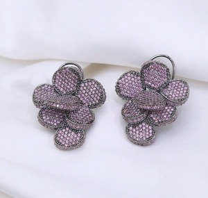 Pendientes de Lujo de Alta Calidad Chapados en Oro con Moissanita, de Moda, para Fiesta de Noche, Colección de Moda para Mujer - Product Image 3
