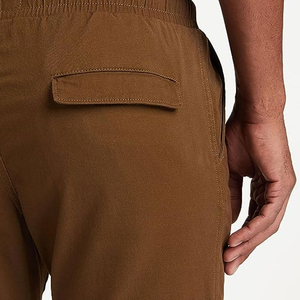 Pantalones cargo para hombre, elegantes y funcionales, con bolsillos con cremallera seguros y cordón ajustable a un precio razonable. - Product Image 4