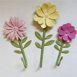 Gancho Metálico para Puerta con Diseño Floral, Estilo Rústico para Jardín |   Perchero Decorativo de Hierro con Rosas Pintadas a Mano, con Múltiples Ganchos para Dormitorio - Product Image 3