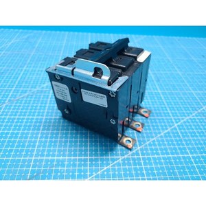 Interruptor de Circuito de 3 Polos CUTLER-HAMMER BAB3030HT, Usado, Piezas de Equipos Semiconductores Legacy - Product Image 3