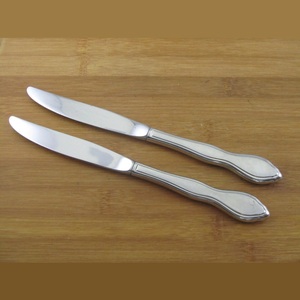 Exquisito Juego de Cuchillos de Cena de Acero Inoxidable Plateado con Mango, Cuchillos de Mesa de Estilo Moderno para Hotel, Restaurante y Bodas - Product Image 1