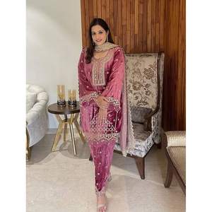SÉQUENCE DE BRODERIE TRADITIONNELLE EN VELOURS MOTI TRAVAIL HAUT BAS AVEC DUPATTA MARRON - Product Image 1