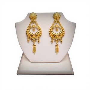 Magnifiques boucles d'oreilles pendantes en or massif 22 carats, motif paon filigrané, bijoux fins traditionnels indiens faits à la main pour femmes et mariées - Product Image 1