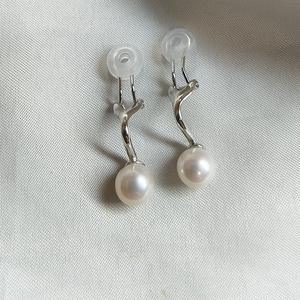 Perles d'eau douce rondes impeccables de bonne qualité, boucles d'oreilles à clip en argent S925 avec anneaux d'oreille en silicone, produit fin à clipser - Product Image 1