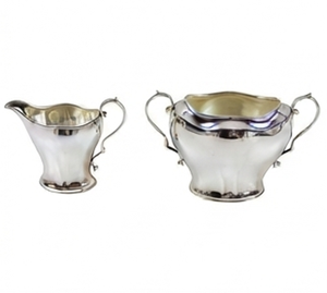 Ensemble crémier et sucrier vintage en acier inoxydable avec finition brillante et design de forme irrégulière pour une utilisation élégante à la table - Product Image 1