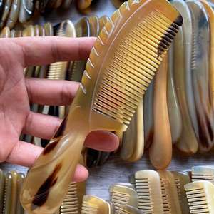 Peine de Cuerno de Vaca Hecho a Mano, Suave y Antiestático, para Salón Profesional, Spa y Mercado de Regalos - Product Image 1