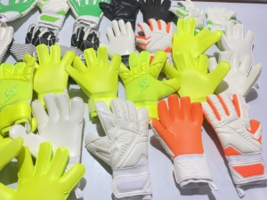 Găng Tay Bóng Đá Latex Chuyên Nghiệp Tùy Chỉnh Găng Tay Bóng Đá 4Mm Thoáng Khí Chống Trượt Bền Bỉ Cao Su Chống Nước - Product Image 3