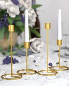 Ensemble de 4 bougeoirs en métal doré de luxe moderne, support de bougie de haute qualité, centre de table décoratif pour la maison à prix avantageux - Product Image 2