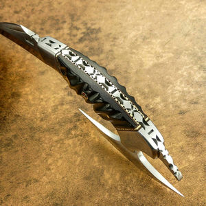 Cuchillo de Caza Hecho a Mano con Hoja de Acero D2 y Mango Elegante, Ideal para Caza, Supervivencia y Camping - Product Image 3