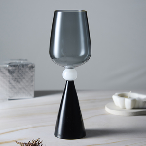 Copa de Vino con Diseño de Diamantes Único, Cristal Elegante de Primera Calidad, Colección de Artículos para Beber para Bares, Cafés y Restaurantes, Suministro al por Mayor - Product Image 4