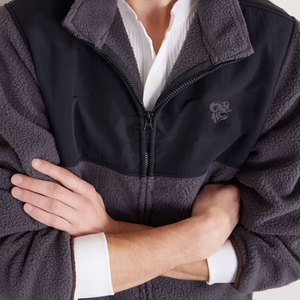 Collection de mode d'hiver pour hommes : veste en polaire durable et légère, conçue pour la chaleur et une utilisation prolongée - Product Image 5