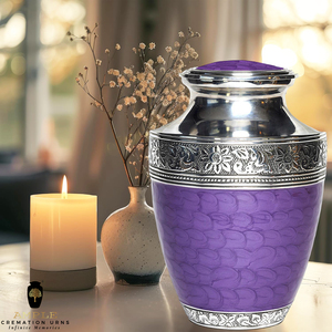 Urne funéraire en métal violet pour cendres humaines |   Urne funéraire commémorative pour adultes en argent poli gravé de motifs floraux |   AMBLE DECOR 220 Cubic - Product Image 3