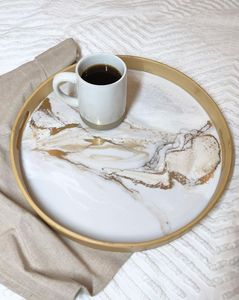 Plateau en bois tropical moderne avec motif léopard et feuilles, forme ronde, écologique, passe au lave-vaisselle, idéal pour la décoration de fête - Product Image 3