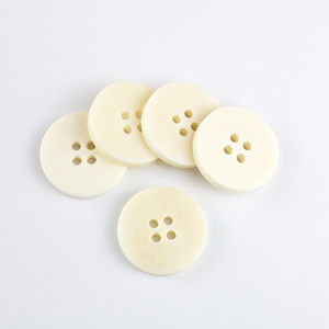 Botones Grandes de Hueso Hechos a Mano, Ecológicos y Personalizados, con 4 Agujeros, para Abrigos y Gabardinas, Artesanía Natural - Product Image 4