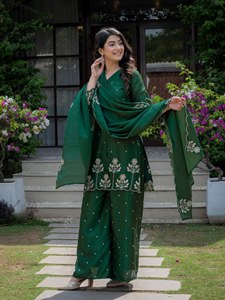 Ensemble Premium Chinnon Plazzo : Kurti Élégant Brodé Col V, Pantalon Assorti et Dupatta – Tenue Ethnique pour Fêtes, Hiver, Été et Festivals - Product Image 4