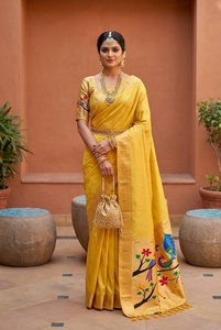 Sari en soie jaune avec broderies de paons et de fleurs pour femmes, tenue de mariage traditionnelle, style indien - Product Image 3