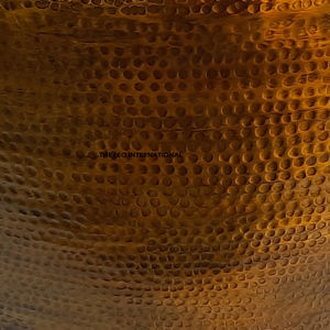 โต๊ะกาแฟทรงกลมสำหรับห้องนั่งเล่น ดีไซน์ทันสมัย ผลิตจากอะลูมิเนียม โลหะทองเหลือง ตกแต่งผิวแบบโบราณ พร้อมลวดลายแบบตอกลาย - Product Image 2