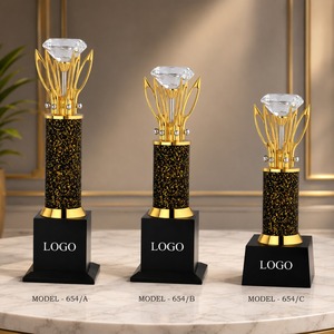 Trofeo deportivo al por mayor. Hermoso trofeo de campeonato diseñado para ganadores de competiciones deportivas, educativas y corporativas. - Product Image 1