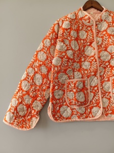 Veste en coton matelassée à fleurs confortable : Manteau indien réversible en coton - Product Image 2