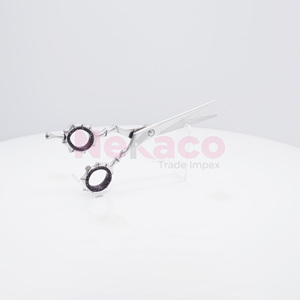 Tijeras Profesionales de Peluquería con Acabado Plateado Pulido, Acero Inoxidable, Línea Pro, Tijeras de Barbería y Salón, Diseño Ergonómico para los Dedos - Product Image 5
