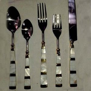 Vaisselle en acier inoxydable Couverts de luxe faits à la main Ensemble de couverts de luxe poli miroir avec poignée MOP - Product Image 1