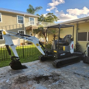 Mini-excavatrice Bobcat E20 abordable, excavatrice hydraulique compacte avec un design pratique et une forte force de creusement - Product Image 3