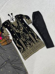Conjunto de diseñador con hermoso bordado y trabajo de lentejuelas, top de seda satinada coreana con pantalón y dupatta, completamente cosido y listo para usar. - Product Image 5