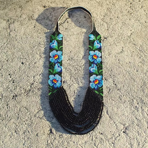 Collier tendance en perles de fleurs de mignonnonne bleues, Collier tissé à la main, Collier bohème, Bijoux ethniques, Collier de fleurs perlées - Product Image 1