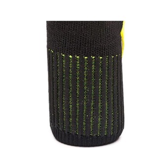 Gants de gardien de but avec paume en latex à haute adhérence pour un contrôle optimal lors des matchs, support flexible pour les doigts et sangle de poignet sécurisée. - Product Image 3