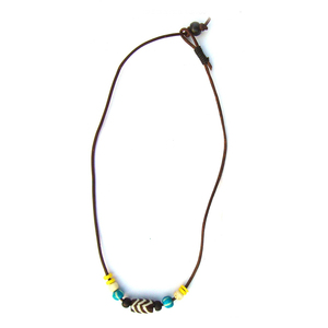Collar de Cuentas de Hueso Hecho a Mano por Artesanos Indios, Diseño Étnico Moderno, Cadena con Eslabones en Forma de Corazón para Mujer, Precio al por Mayor - Product Image 1