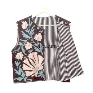 Chaleco corto de algodón cómodo hecho a mano para mujer, diseño sin mangas con cuello redondo y frente abierto. - Product Image 5