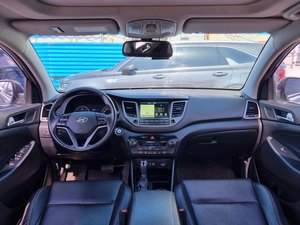 รถ SUV Tucson ปี 2017 มือสอง 5 ที่นั่ง ไฟเดย์ไลท์ LED ยาง R17 หลังคาพาโนรามา พวงมาลัยซ้าย เครื่องยนต์ดีเซล - Product Image 3