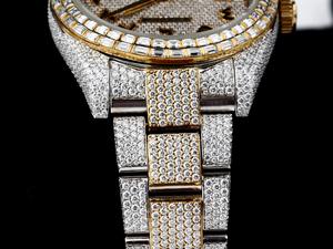 Reloj de diamantes de moda más vendido para damas con diseño delgado y movimiento de cuarzo para uso diario. Disponible al mejor precio del mercado. - Product Image 2